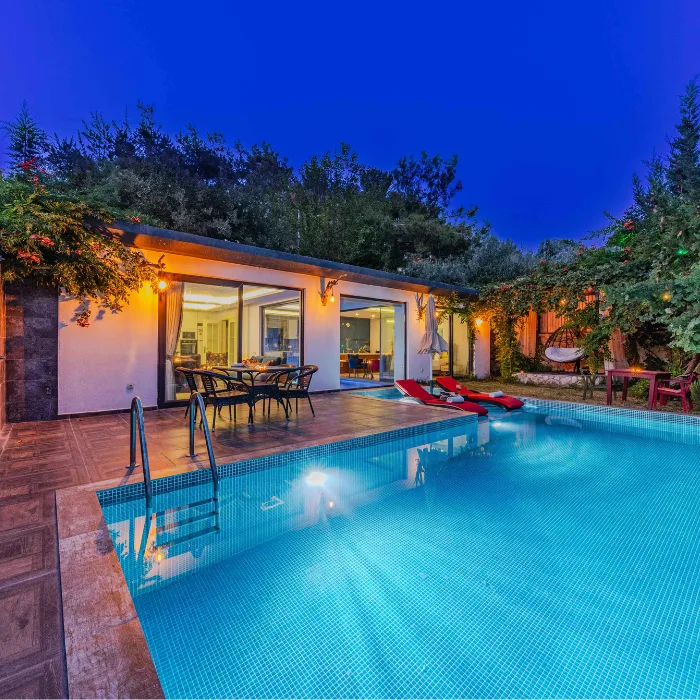 Piscine béton sur mesure construite à Fréjus