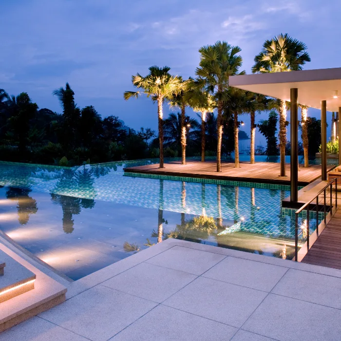 Rénovation du revêtement d une piscine à Fréjus